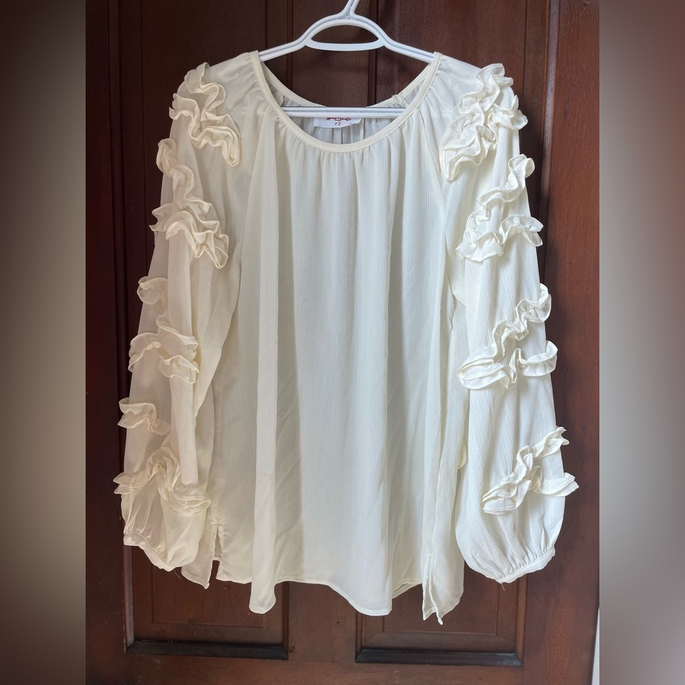 r2 women's medium long sleeve cream colored sheer thin top